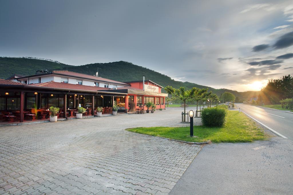 Guesthouse Ošterija Branik Eksteriør billede